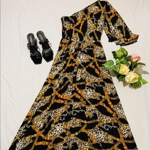 **SOLD❤️❤️**Beautiful dress fit me to long but I am 4’11 lol